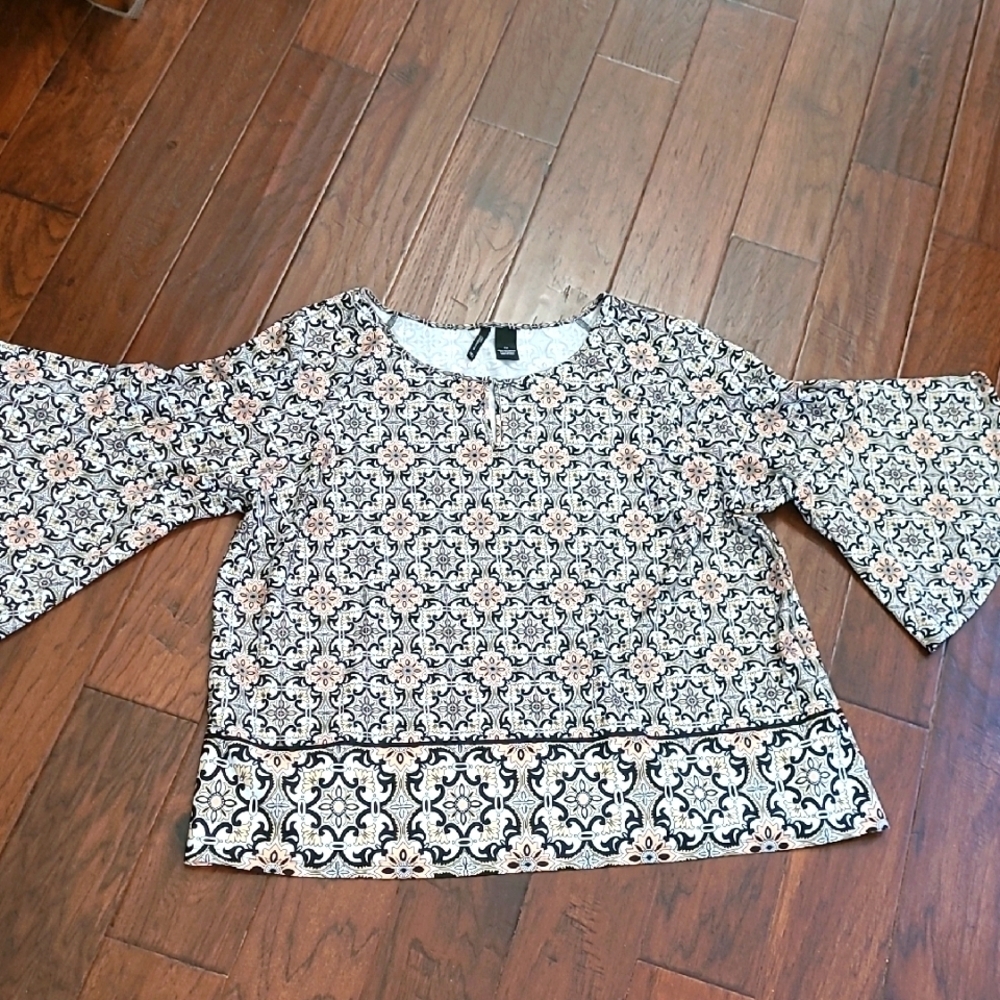 New Directions Geometric Patterned Blouse with Bell Sleeves size 3X